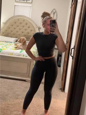 SO stretchy & smooth omg  #activewear #workoutset #OOTD #outfitoftheday #athleticout #stretchy #athleticset #athleticwear #athleticclothing #athleticclothes #athleticset 