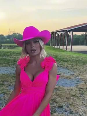 Low key #outfit #cowboyup #cowboysandangels #country #countryboysdoitbest #southerngirl #soutthern #pinkaesthetic #cowboysnation #farmlife #Cowgirl #cowboyhat ##fyp #foryoupage #fyppppppppppppppppppppppp 