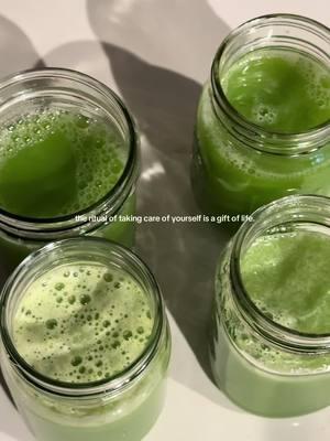 what a gift it is to have the body and to have this natural medicine for it 📿🙏🏼 #greenjuice #juicecleanse #detoxdrink #healyourbody #healthyliving #rituals 