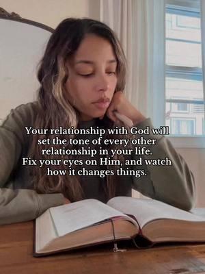 Fix your eyes on Jesus🤎  #christianmom #Jesus #christians #christiansoftiktok #dailyBible #fixyoureyesonjesus #Bible #worshipandpray #thrending 