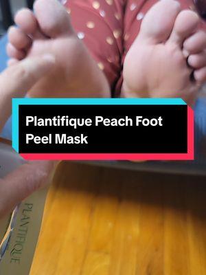 Plantifique Peach Foot Peel Mask. this is a foot peel mask that will remove all the dry skin from you feet and replaces it with new soft and beautiful skin. #footpeelingmask #footmask #footcare #foot #mask #plantifique #skin #skincare #foothealth #flashsale #TikTokShop #tiktoksale 