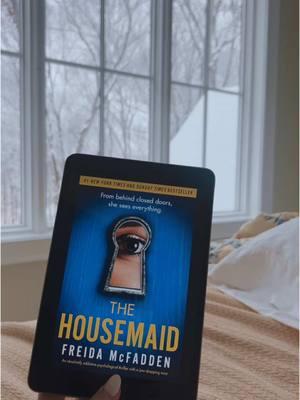 I can’t put it down 👀👀👀 #BookTok #books #thehousemaid #psychologicalthriller #housemaid #friedamcfadden #kindle #reading 