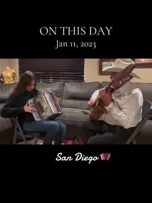 #onthisday #explorepage✨️ #acordeoneros #joy #fypdongggggggg #tiktokviral #musician #norteñas #acordeonera #tiktokmusic #amoresfingidos #fypage 🇺🇸🪗🇲🇽