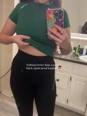 These leggings are so comfy! Not too tight! I got the pack of 3 for $30 but you can also get them singular. They have several colors🤍 #leggings #sportsleggings #tummycontrolleggings #gymwear #squatproofleggings #activewear 