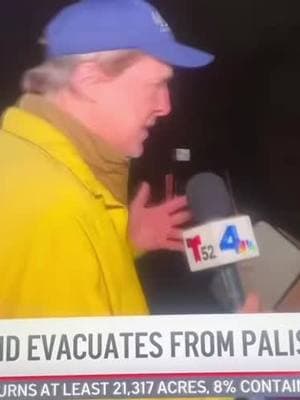 Dennis Quaid maintains his humor while trying to load his car during the evacuation from his Palisades home #lafires #dennisquaid #pasificpalisades #wildfires #la