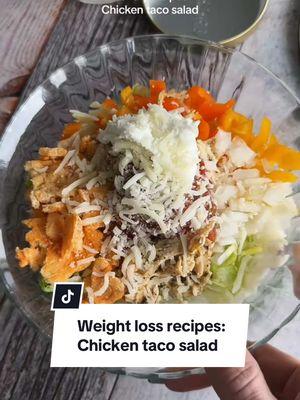 #onthisday one of my favorite weight loss recipes that’s high in protein, a chicken taco salad #weightloss #caloriedeficit #weightlossfood #weightlossmeals #highprotein #highproteinmeals #tacosalad #EasyRecipe 