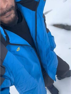 I really do love this jacket and I would like 3 more 🤠 #fyp #nardynar #kyeonidas #mounteverest #skigear #skijacket 