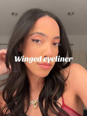 This seems like the only way lol🤷🏽‍♀️ #Eyeliner #wingedeyeliner #wing ##wingeyelinertutorial #wingeyelinerhack #urbandecay #urbandecaycosmetics #urbandecayeyeliner #eyelinertutorial #messyeyeliner #wingedliner #wingedeyelinertutorial 