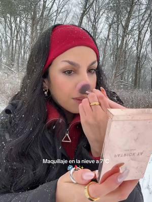 GRWM en la nieve ❄️❤️💄✨ #grwmmakeup #grwmasmr #asmrsounds #makeupinthesnow #snowmakeup #coldmakeup #coldmakeuptrend #makeupcold #makeuptutorial #fyyyyyyp #paratiiii #foryoupage 