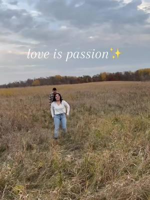 I will never get over this gorgeous Minnesota fall session🥹🍂 #minnesota #photography #minnesotaphotographer #engagement #greenscreenvideo #greenscreen 