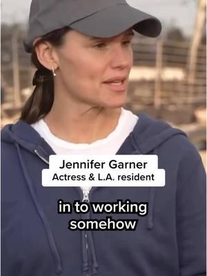 Actor #JenniferGarner joined MSNBC’s #KatyTur on the ground in #PacificPalisades, California to share how she’s helping out amid the devastating #wildfires. “I feel almost guilty walking through my house. Just, you know, what can I do? How can I help? What can I, what can I offer? What do I have to offer with these hands and these walls and the safety that I have?” Via: @msnbc 