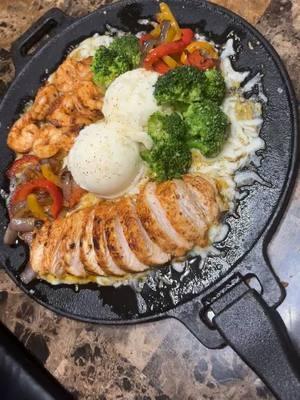 We got that Sizzling Plate from @TGIFridays at home! #chefchelss #chicken #fridays #privatedinner #chef #catering #castiron #DinnerIdeas #datenight #datenightideas #fyppppppppppppppppppppppp 