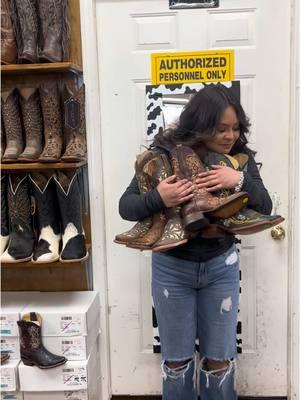 Are you a last minute shopper ? 😆 @Slp.jackie @JL @Johvany #texasbootranch3 #viral #fyp #orderyours #tiktok #outfitinspo #boots #tiktokskits #skits #forlaughs #jokes 