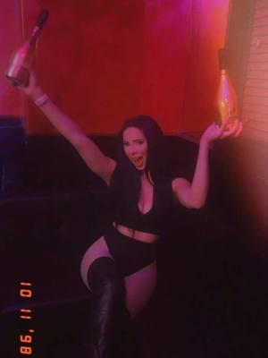 In my bottle girl era 🤎 #fyp #foryou #bottlegirl #chicago #chicagosuburbs #bottleservice #vip #clubsinchicago #capricorn 