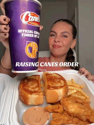 BEEN CRAVING CANES LATELY AND THIS BOX COMBO DELIVERED❣️🍗🥤 #raisingcanes #canessauce #canesmukbang #raisingcanesorder #friedchicken #crunchyasmr #foodasmr #chattymukbang #canestoast #satisfyingfood #fypシ゚viral #foodreview #eating #eatwithme 