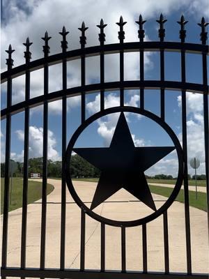 Searching for the perfect gate? 🔒✨ Let us craft a gate of a lifetime for you. Give us a call today—we’re here to bring your vision to life! #CustomGates #GateDesign #BuiltToLast #gate #gatedesigns #BuiltToImpress 