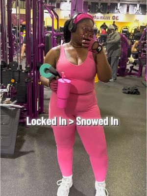 Baby I couldn’t take it.. I missed my gym day yesterday due to the snow but NOT TODAY , hun 🤭🥶❄️ Did you make it to the gym today ? 🏋️‍♂️🏃🏾‍♀️ @Planet Fitness  #becomingheronabudget #hello2025 #planetfitness #pff #planetfitnessfriend #planetfitnessworkout #planetfitnesslife #lowerbodyworkout #gluteday #snowday 