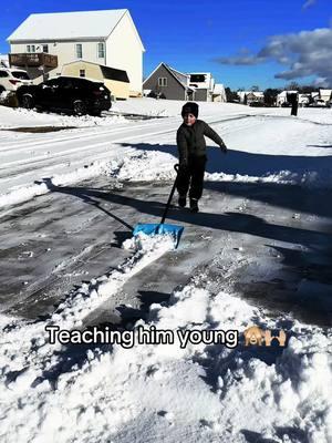 #snow #snowshoveling #teachinghimyoung #saturdayvibes 