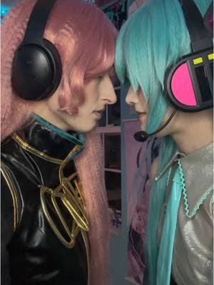 Girlfriend behavior #vocaloid #megurinelukacosplay #luka #megurineluka #vocaloidluka #lesbian #hatsunemiku #miku #vocaloidmiku #mikuhatsune #mikuluka #negitoro #lukamiku #vocaloidcosplay 