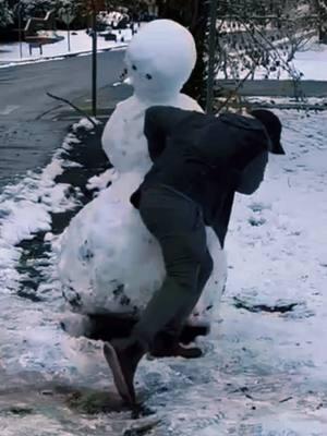 Don’t end up like this snowman… #jakeslay #jakeslaymusic #spotify #music #snowman #snow #winterstorm 