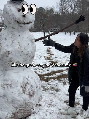 Conociendo al hombre de nieve ⛄️❄️ #snowman #winter #fyp ##humor #comedy #comedia #foryoupage #foryoupageofficiall #tiktok_usa #latinosenusa #tiktokusa @✨Flavi✨ 