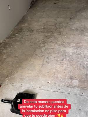 De esta manera puedes anivelar tu subfloor antes de la instalación de tu piso 🫡🔥🔥 #construction #remodeling #flooring #remodelacion #construcción 