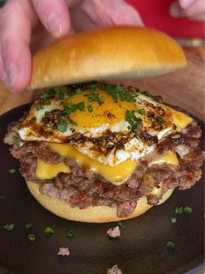 Corned beef hash smash burger #burger #smashburger #Recipe #breakfast #yp #cooking 