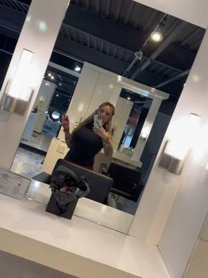 What to expect when you come to see me for your hair… A clean station always, a smile, a comfortable place for you to relax for the duration of our appointment, water or coffee (or both) and a little gift for you 🤍 #l#lasvegasstylistl#lasvegasblondingl#lasvegashairextensionsg#goddesshairl#lasvegashair