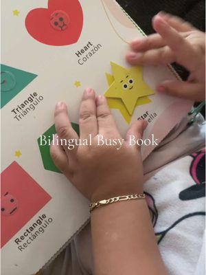 Si le estas enseñando los dos idiomas atu nin@ necesitas este libro 📖✏️ #bilangualkids #bilingual #learningbooksforkids #learningbook #libroeducativo #mypreschoolbusybook #busybooksforkids #busybook #toddlersoftiktok #toddlerlearningactivities #toddlerlearning #screenfreefun #screenfreeplay #toddleractivities #toddleractivitiesathome #actividadesparaniños #educacion #fyp #parat #paratipage #fypシ #MomsofTikTok #momlife #toddleractivityideas 