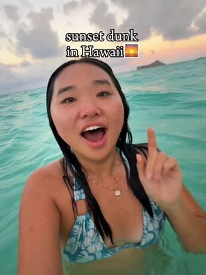 sunset dunk in Hawaii🌅🌊 #hawaiisunset #sunsetdunk #oceanvlog #livinginhawaii #hawaiilife 