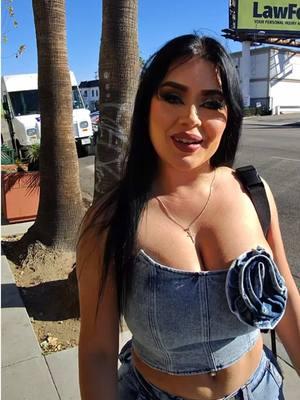 I love her energy!! @vanelatinagirl3  #latinagirls #rizz #mexicanwomen 