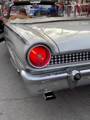 1961 FORD GALAXIE SUNLINER, POWERED BY A 6.4L FORD FE PUSHROD V8, IT'S WIDELY CONSIDERED ONE OF THE MOST ICONIC CLASSIC CARS. #tiktokcars #fyp #classiccar #convertible #fordgalaxie #v8 #exhaust #taillights #vintage #americancars MUCHAS GRACIAS POR ANDY