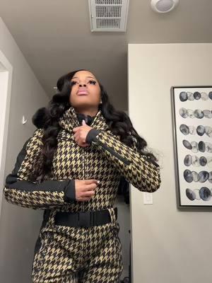 GRWM to go snowmobiling #snowmobile #snowboard #ski #snowsuit #snowoutfit #apresski #snowtube #skiing #skischool #skitrip #parkcity #parkcityutah #vail #colorado #aspen #BlackTikTok #blackgirlmagic #lafire #atlsnow #fyp #foryoupage #explore #grwm #tryonhaul 