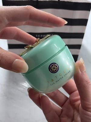 a fresh new refill pod! y’all see that jiggle? 😏🫧 @Tatcha #tatcha #watercream #moisturizer #skincare #refill 