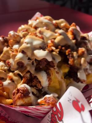 have you ever seen a loaded fries like this 🔥🤤  #explore #babashotchicken #friedchicken #tenders #macncheese #fries #loadedfries #cheese #saucy #california #riverside #food #viral #saturday 