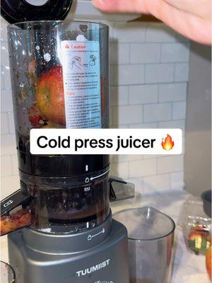 Making my own juice at home with this Cold press juicer!  #juicer #coldpressedjuice #coldpressjuicer #juicing #juicingmachine #juicingforbeginners 