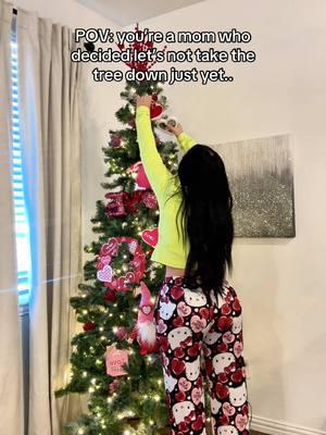 Don’t take that tree down yet make it a Valentine’s Day tree #ValentinesDay #valentines #tree #fyp #momtok #MomsofTikTok #viral #valentinesday2024 #viralvideo #Love #cute #valentinesdaydecor 