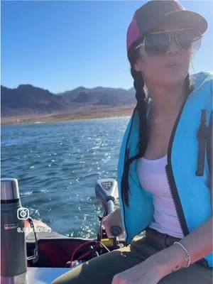 Las Vegas winters 🤗 #lakeday #winter #brisinflatableboat #inflatableboats #sunsoutgunsout #gooutsideandplay #newporttrollingmotor 