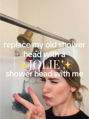 okay water pressure! i was so excited when @jolieskinco sent me this new showerhead! it’s so super cute. you can get your first one free on the website: link in bio✨ #jolieshowerhead #pr #microinfluencer 