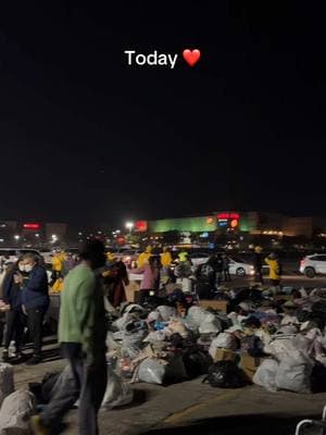 donate what you can or take what you need at Santa Anita Race Track #lafires #eatonfire #altadena #arcadia #wildfires #pasadena (first photo from @salazar) 