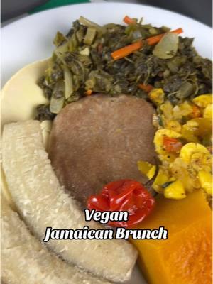 Ackee (no saltfish), callaloo, boiled whole wheat dumplings, green banana, pumpkin, roast breadfruit, and avocado pear 🇯🇲 Today is day 6 of my 21-day fast 🙏🏾 Would you enjoy this vegan meal? . . #ackee #callaloo #jamaicanfood #italfood #21dayfast #veganfood #veganjamaicanfood #typhaniecooks