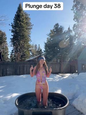 Cold plunge day 38! 4 minutes, 37 degrees outside #coldexposure #coldplunge 