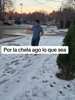 Por la Chela ago lo que sea#latino #chela#hielo#snow #cold #f #funnyvideo 