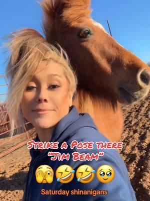 Jim Beam and I just hangin’ acting up ! 💃💃😈🤪#fyp #foryoupage #wildnrankcollections #ponys #horses #strikeapose #selfies #hairstyles #justabout8arena