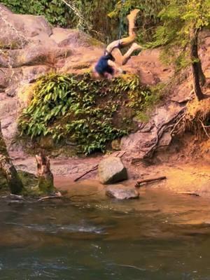 It rained but the sun came out! Love winter days like these! #slackliner #washingtonstate #pnw #Outdoors #washingtoncheck #winteractivities #getoutside #evergreenstate 