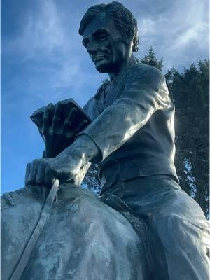 Abraham Lincoln On A Horse #Abrahamlincoln #lincolncityoregon #lincolncity #oregoncoast #oldtownroad #horse #e3b2 #e3b2slife #memorial #president 