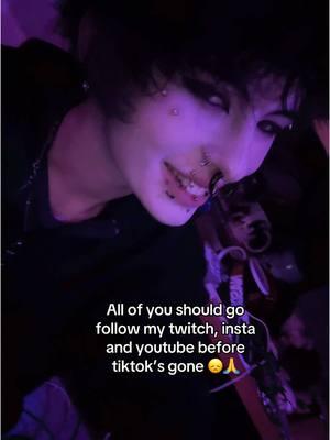 Click on the link in my bio and i’ll kiss you 😽 #alttiktok #peircings #emo #makeup #jewlary #blackhair #alternative #tiktok #tiktokban #youtube #twitch #fyp 