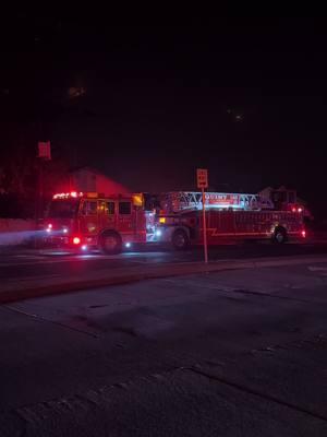 Los Angeles County Quint 166 awaiting a assessment on the #eatonfire(night 1) as the head of the Fire burn in the hill in the background #fyp #firefighter #kme #tiller #lacfd 