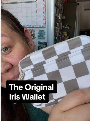 This is exactly what I was hoping it would be. Super cute and stylist but also a high quality product! If you are looking for a new wallet, this is the one! 🤩 #irisandrainbow #iriswallet #wallet #womensaccessories #womenswallet 