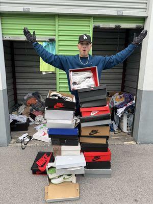 LOCK BEING TAKEN OFF THIS $370 ABANDONED STORAGE UNIT WE WON AT AUCTION! SCORE!  #storageunit #storageunitfinds #storagewars #storageauction #storagehunters #prietohunters #abandonedstorageunit